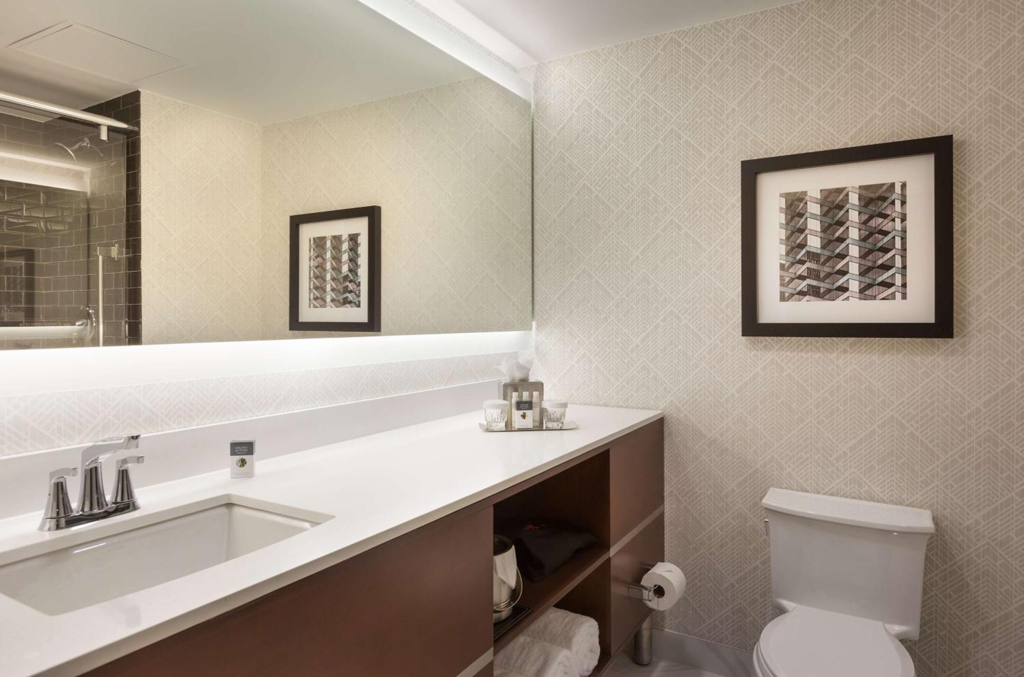 Doubletree By Hilton Hotel & Suites Houston By The Galleria المظهر الخارجي الصورة